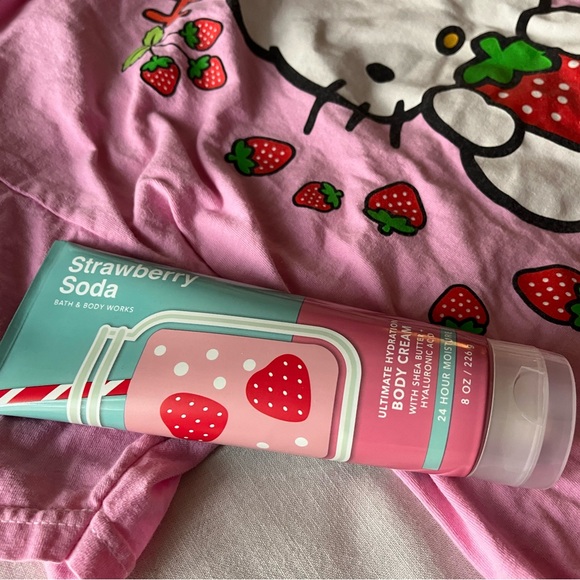 Women’s large cropped strawberry hello kitty tee + BATHANDBODYWORKS !! - Picture 2 of 5